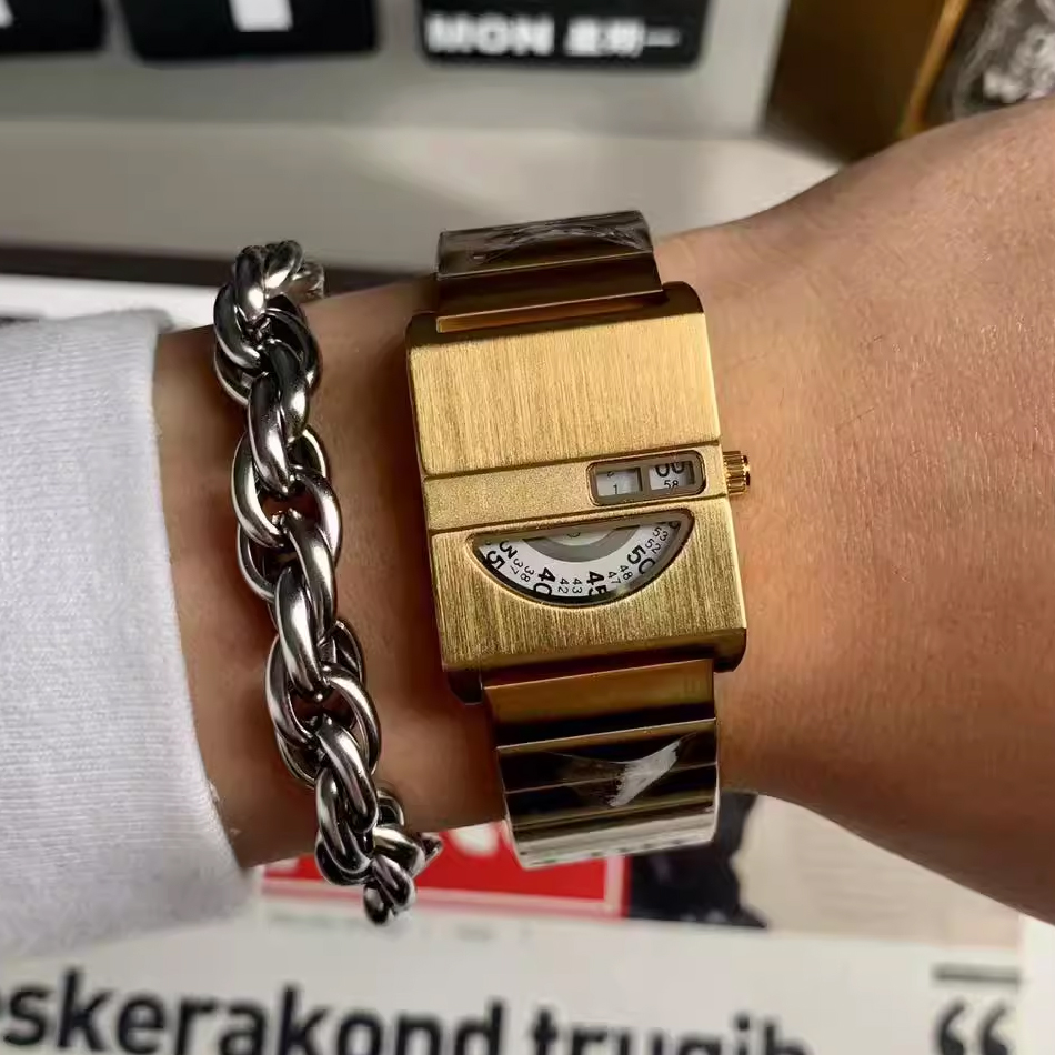 Men's Bracelet Watches Square  - đánh giá và giá Men'S Fashion Magazine